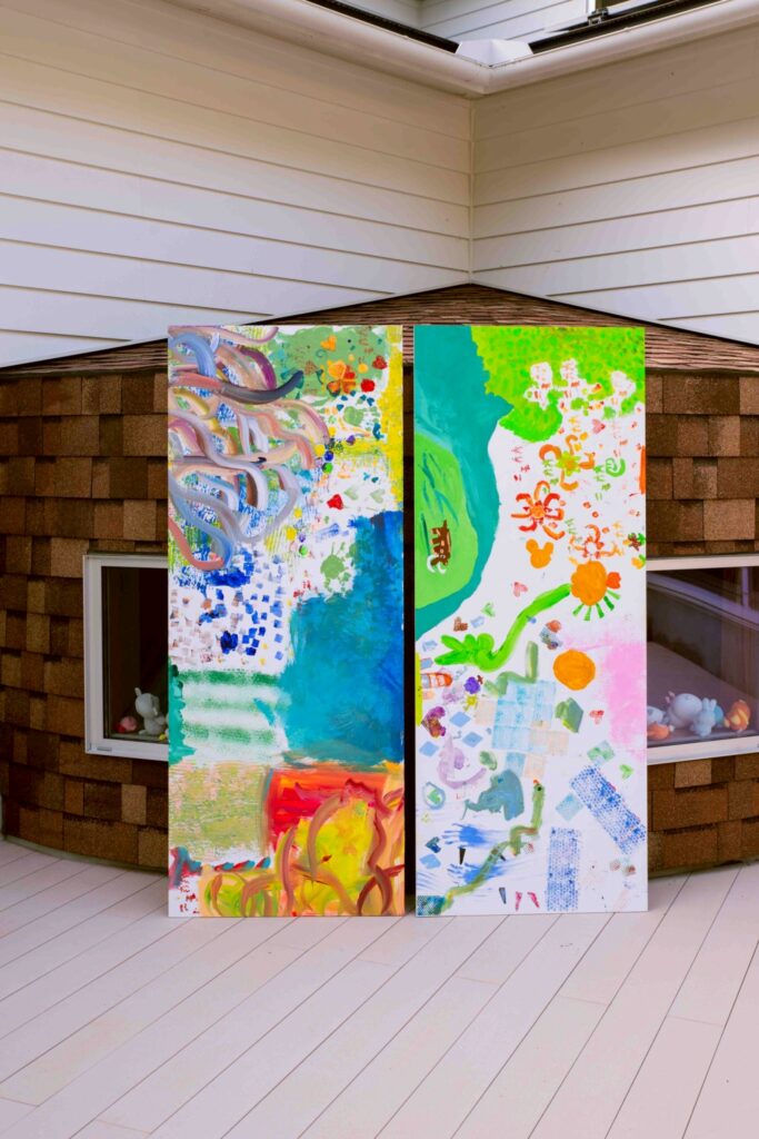 ワークショップで完成した大きなイラストを2枚並べた画像