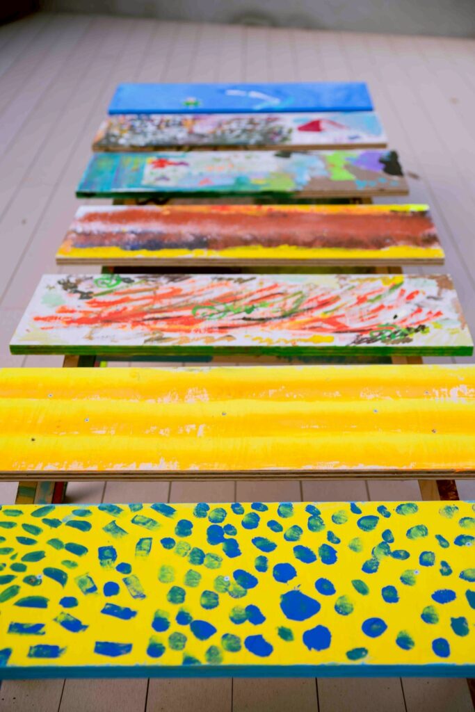 ワークショップで完成したベンチ